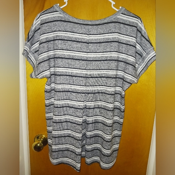 Nice Ladies Size Medium Talbot top - Picture 3 of 4